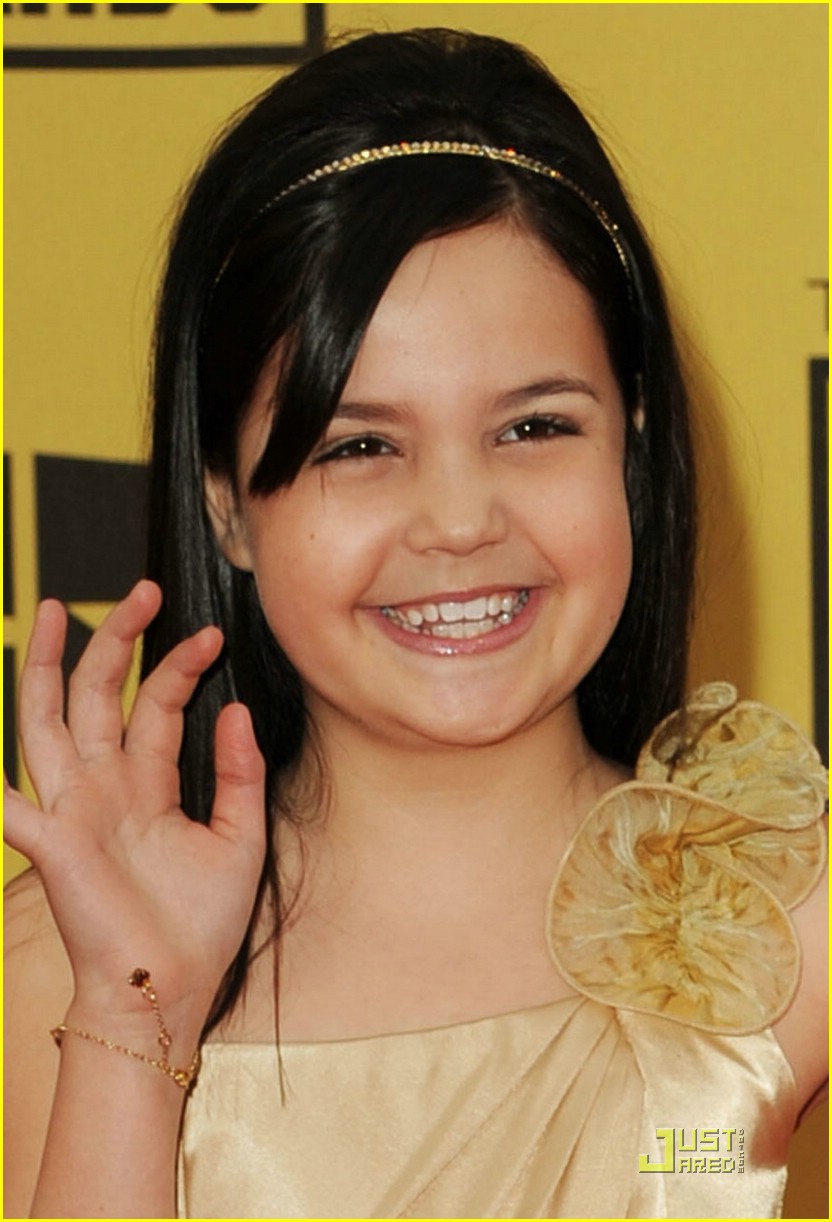 Bailee Madison is Critic's Choice Chic
