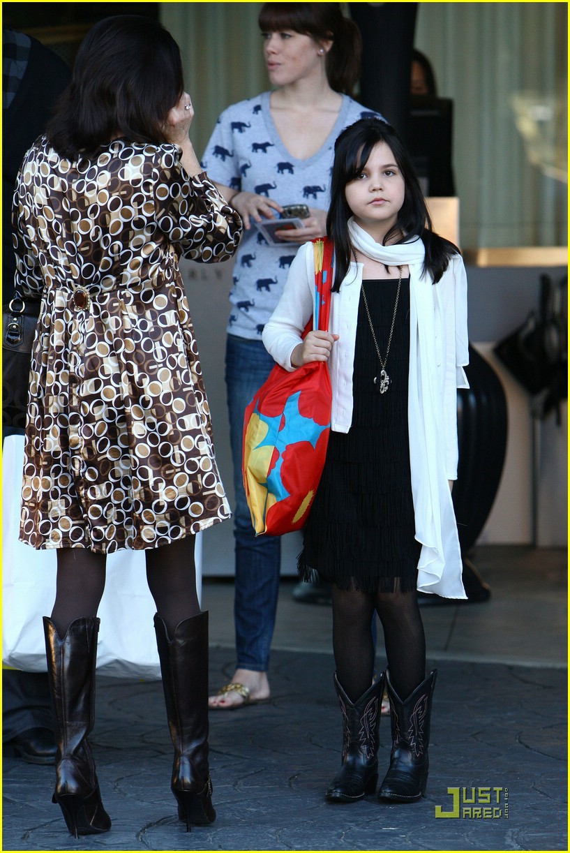 Bailee Madison: Zune, Zune, Zunes
