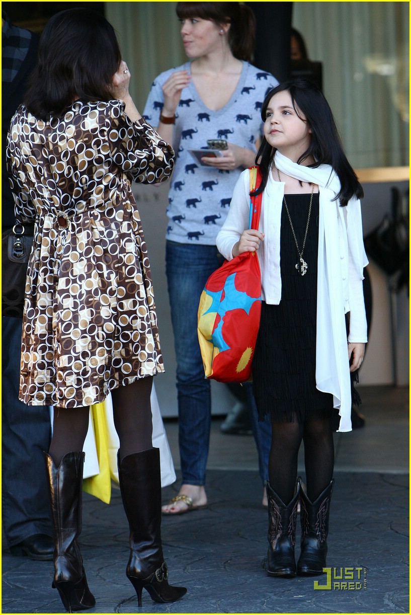 Bailee Madison: Zune, Zune, Zunes