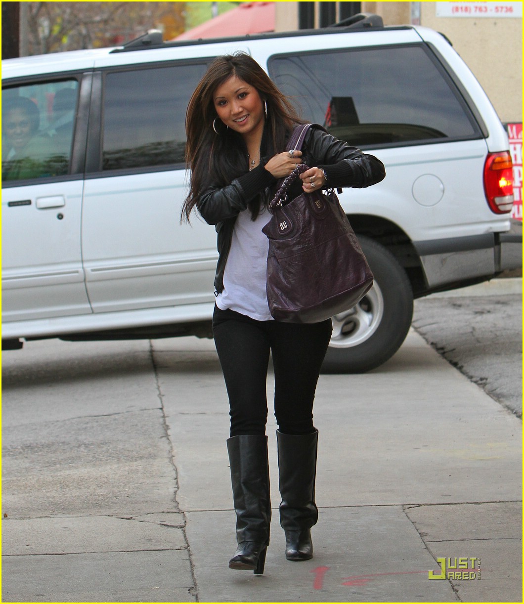 Brenda Song & Danielle Panabaker: Lunchin' Ladies