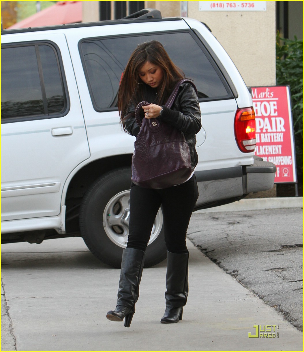 Brenda Song & Danielle Panabaker: Lunchin' Ladies