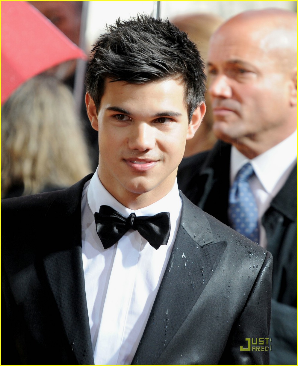 Taylor Lautner is a Golden Globes Guy