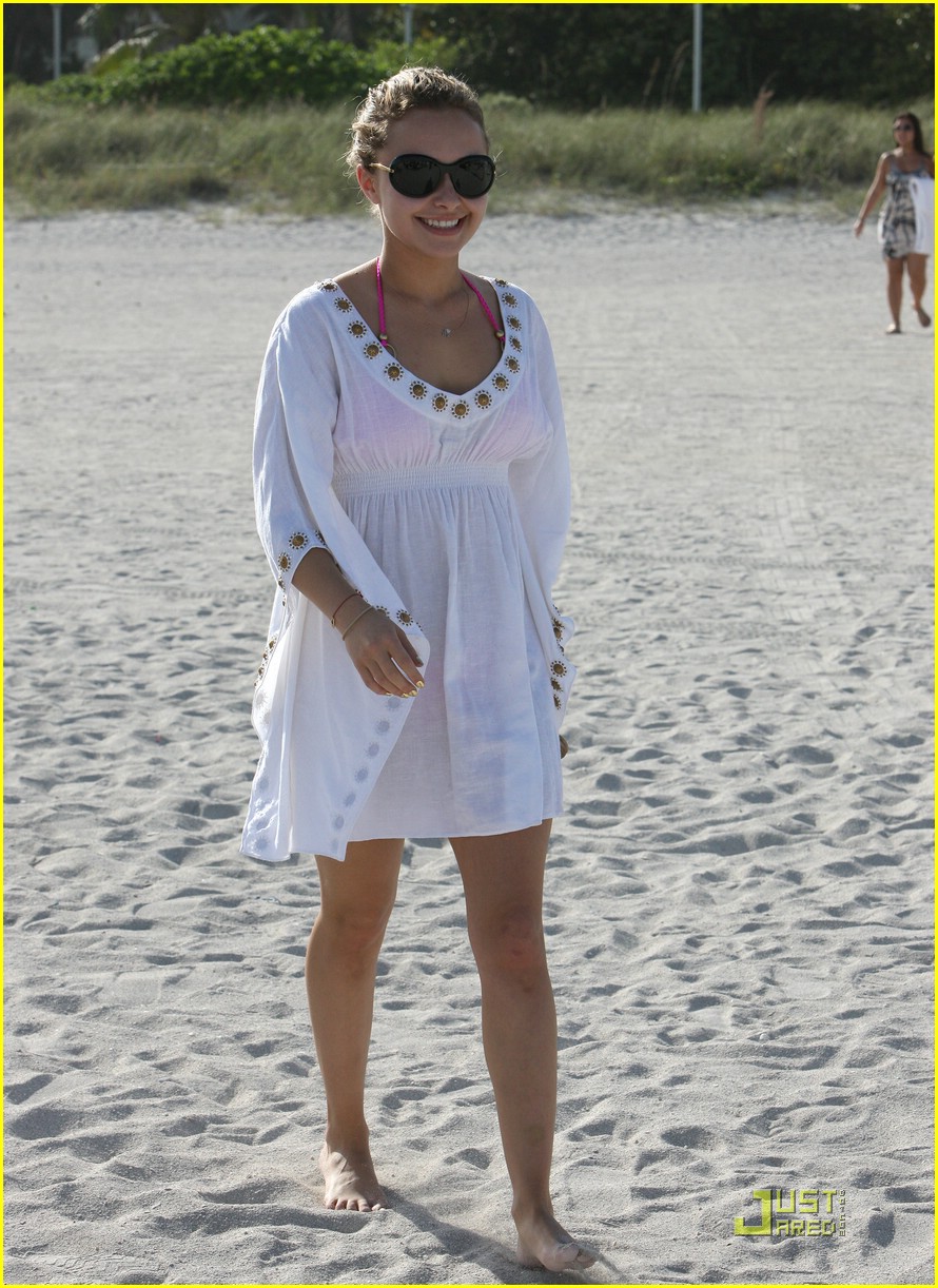 Hayden Panettiere is Miami Marvelous