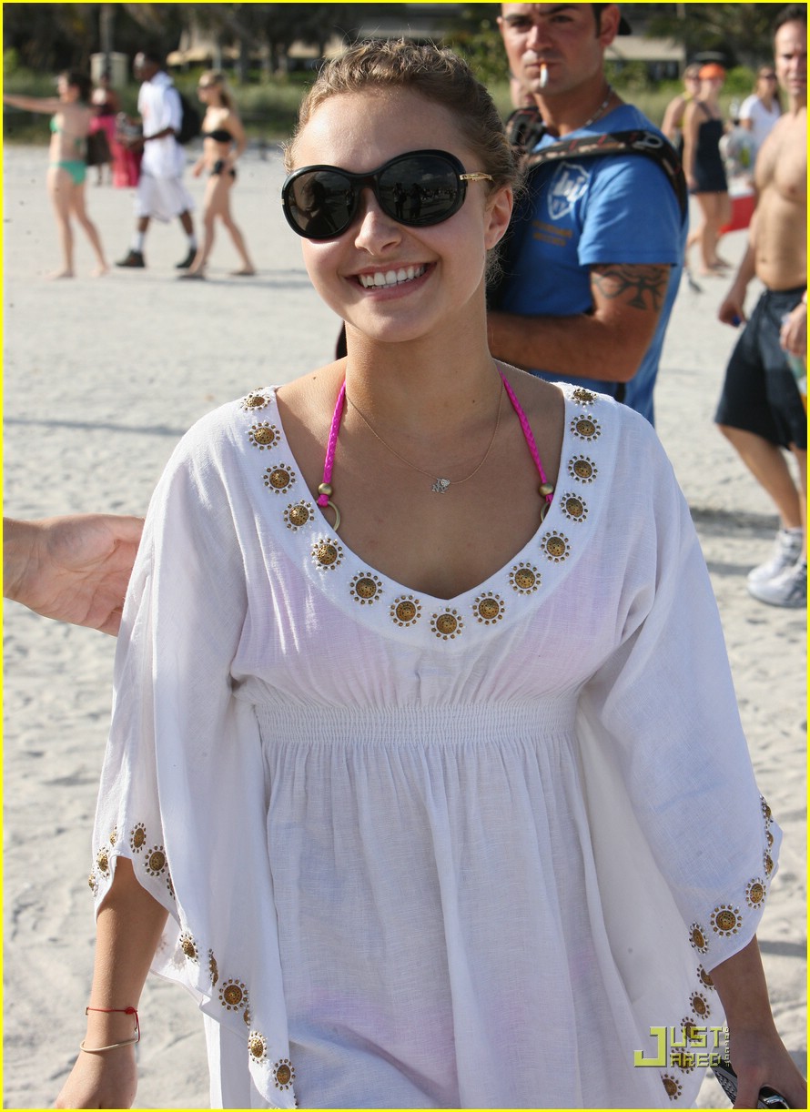 Hayden Panettiere is Miami Marvelous