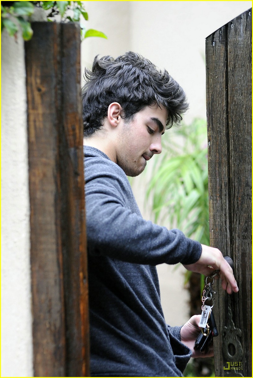 Joe Jonas to Duet with Demi Lovato?