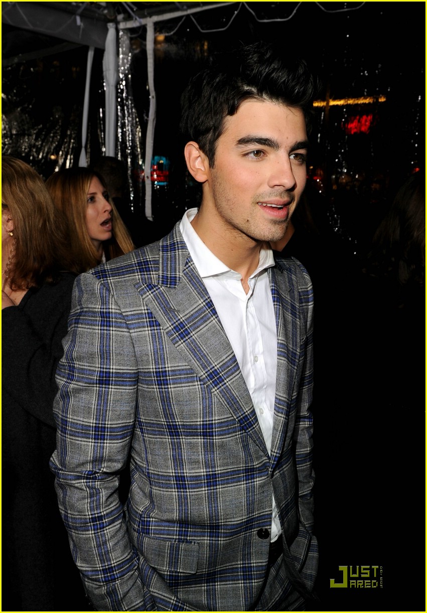 Joe Jonas has an Edge of Darkness