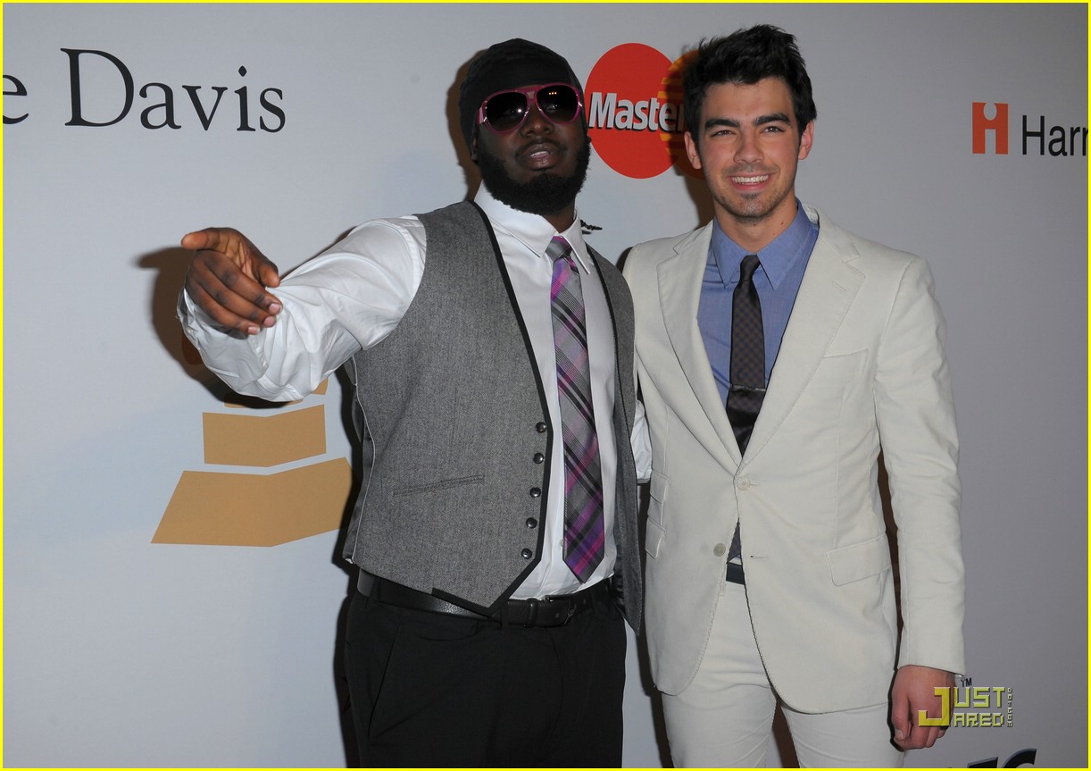 Joe Jonas Hugs Taylor Swift at Grammy Party