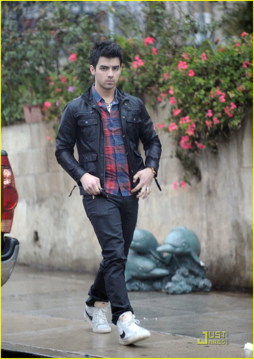 Joe Jonas Goes To Washington