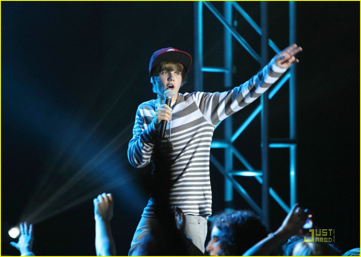 Justin Bieber Brings Baby to the Bahamas