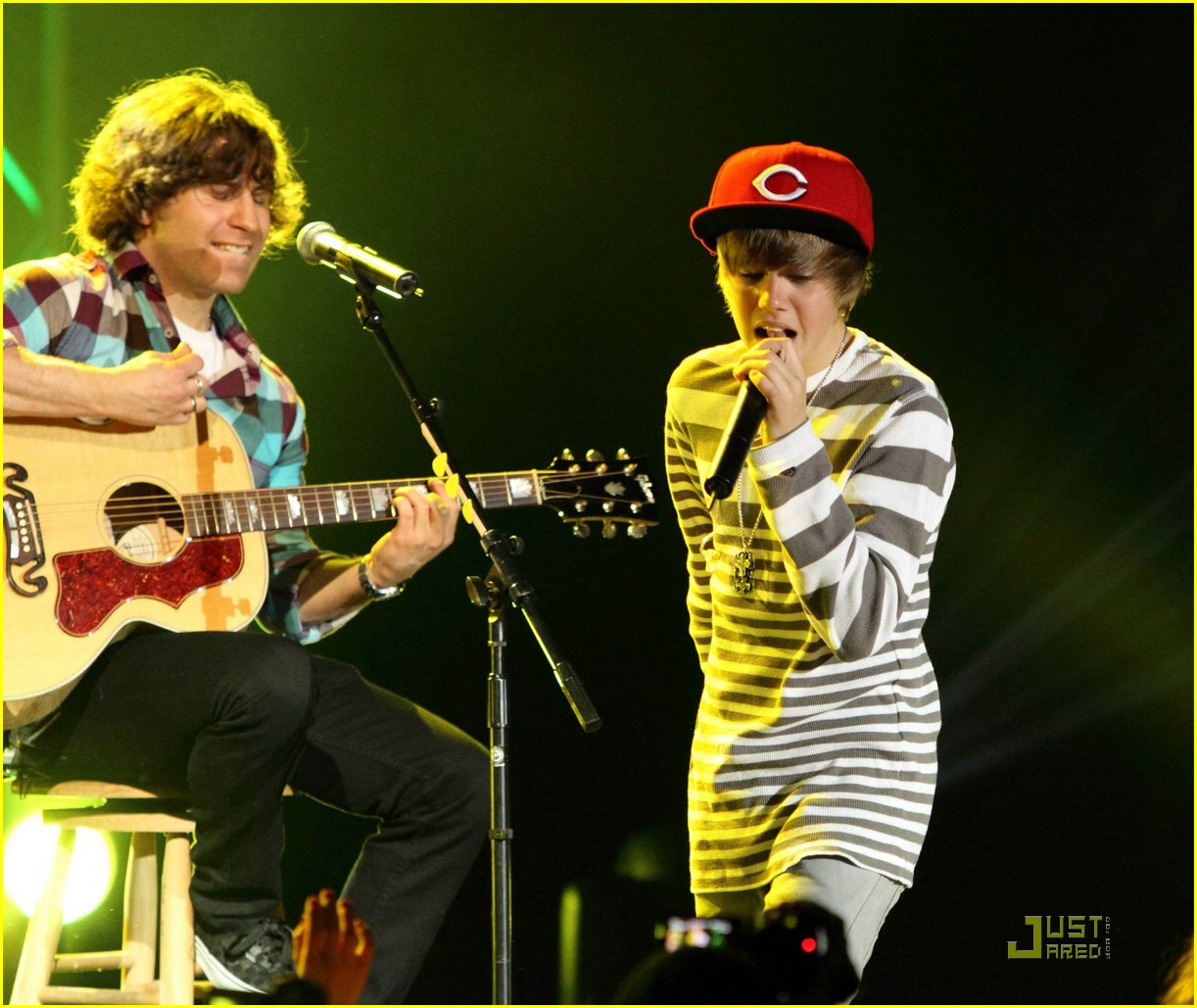 Justin Bieber Brings Baby to the Bahamas