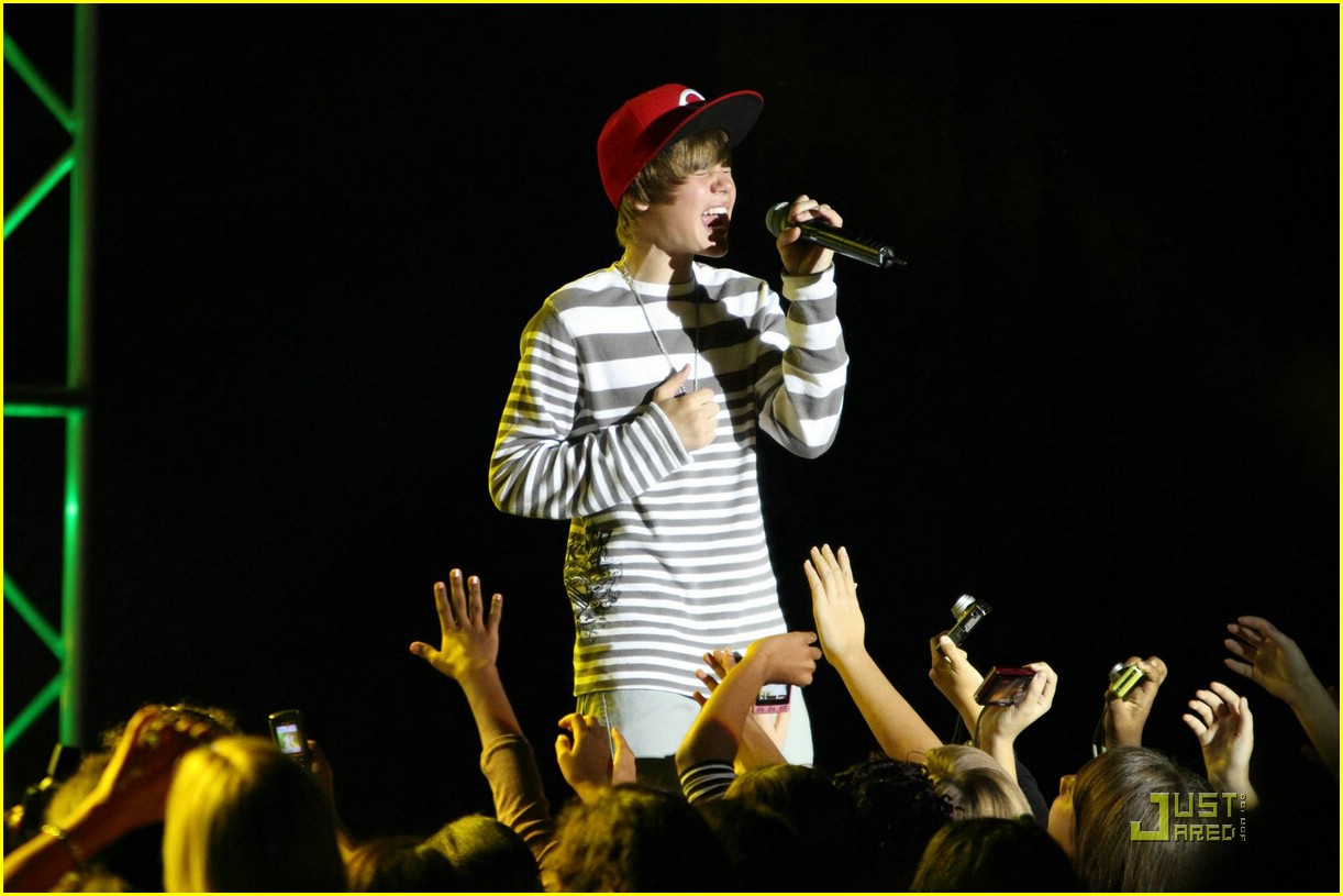 Justin Bieber Brings Baby to the Bahamas