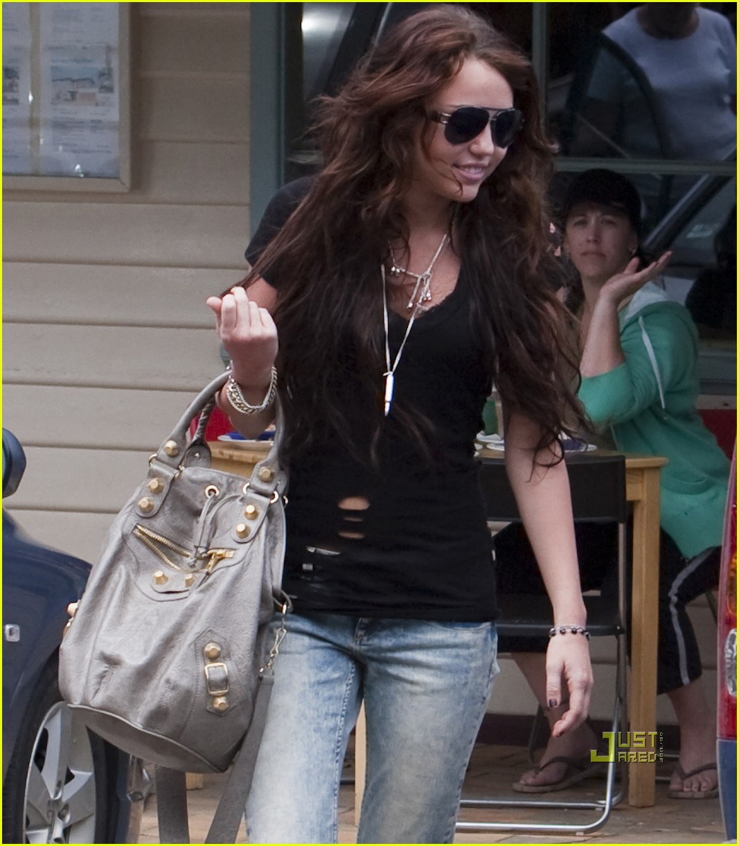 Miley Cyrus & Liam Hemsworth: Phillip Island Hand-Holding