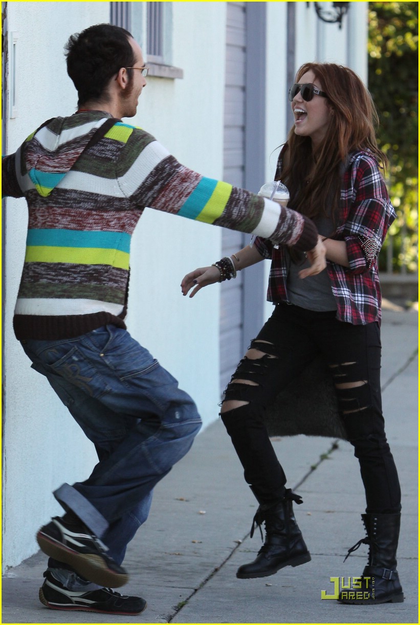 Miley Cyrus & Liam Hemsworth: Starbucks Sweeties