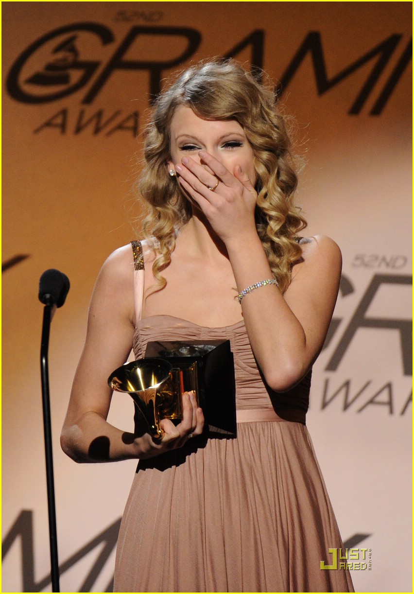 Taylor Swift: White Horse Grammy Winner!
