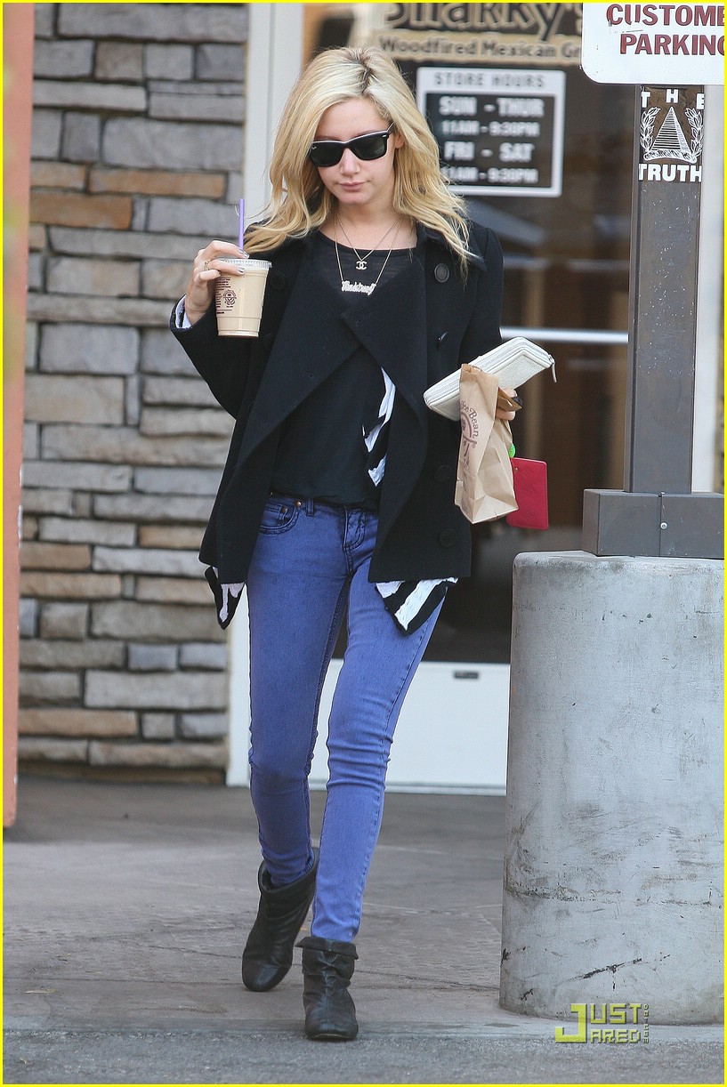 Ashley Tisdale & Maui Grab A Cup of Joe