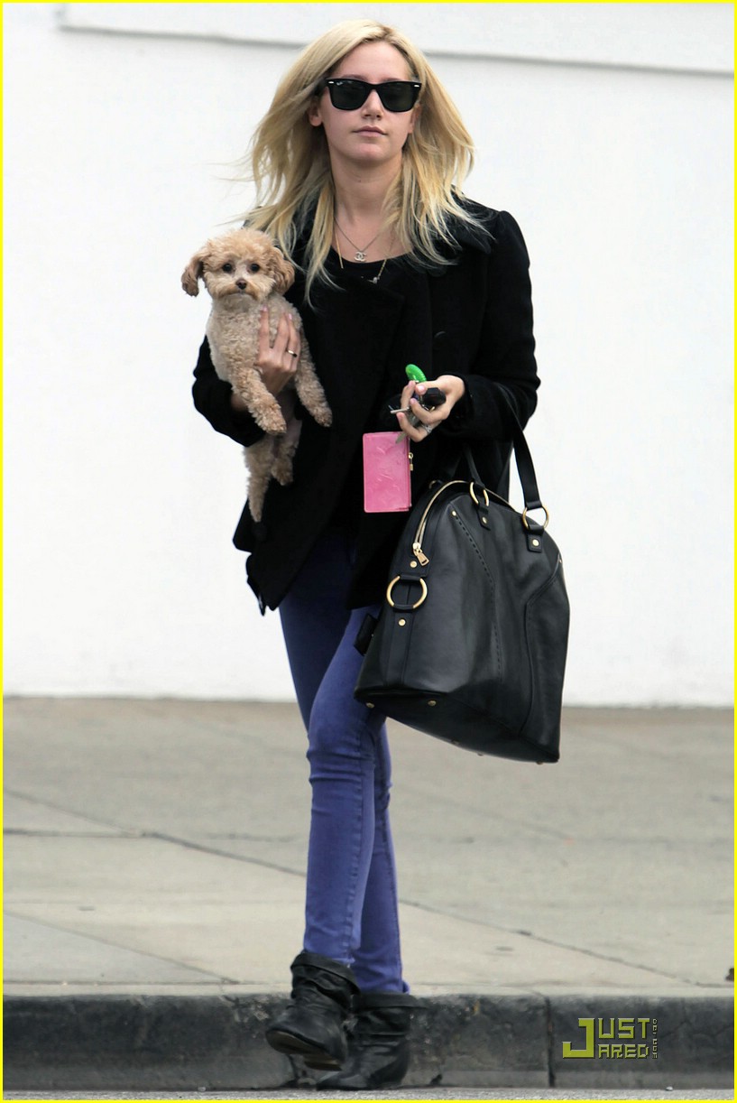 Ashley Tisdale & Maui Grab A Cup of Joe