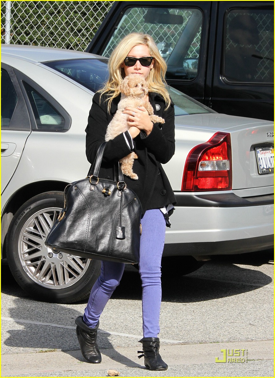 Ashley Tisdale & Maui Grab A Cup of Joe