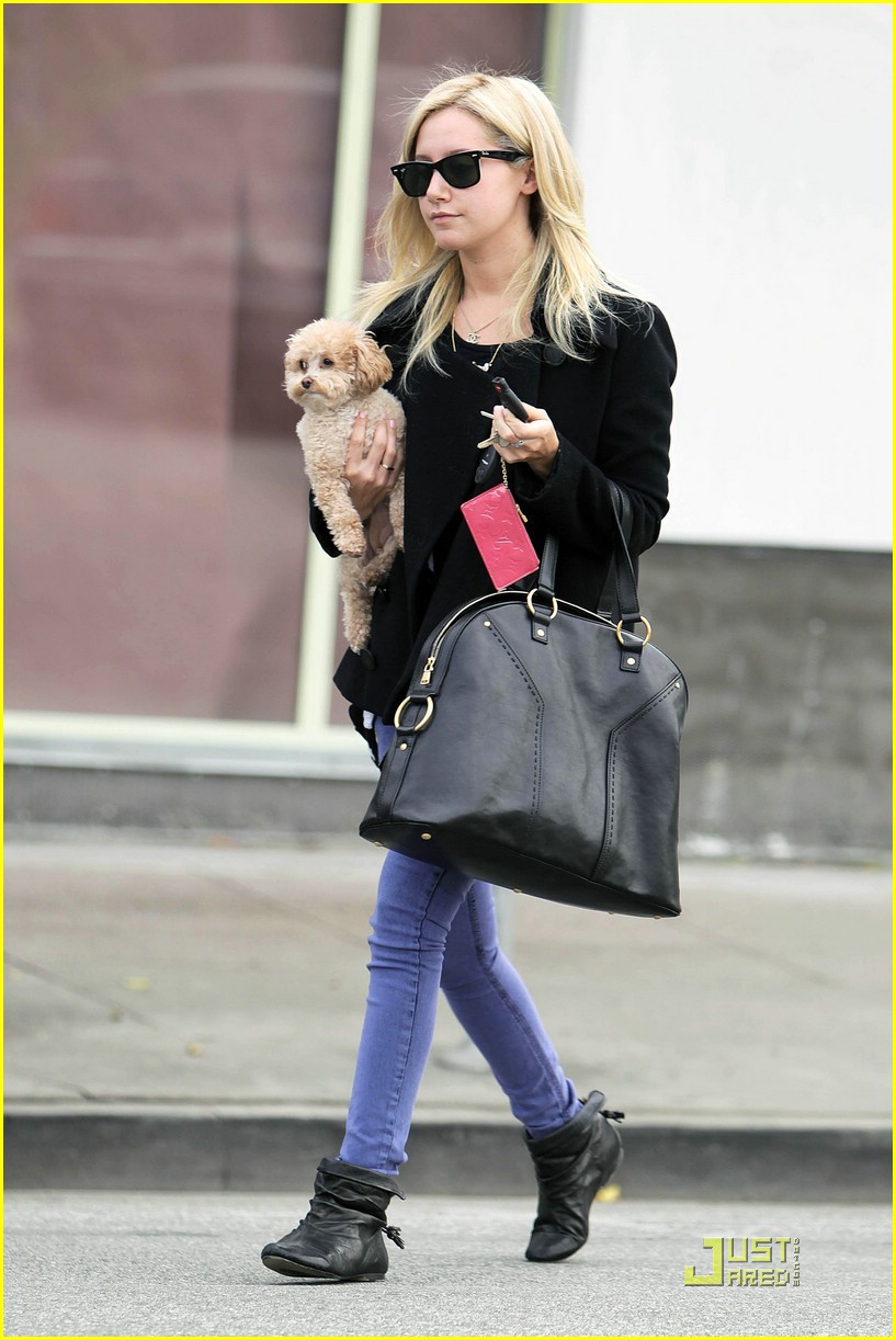 Ashley Tisdale & Maui Grab A Cup of Joe