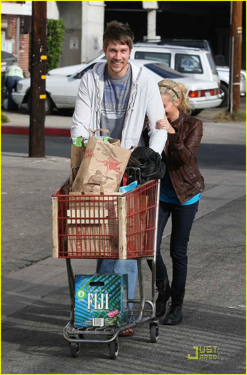 Ashley Tisdale & Scott Speer: Trader Joe's Joyful