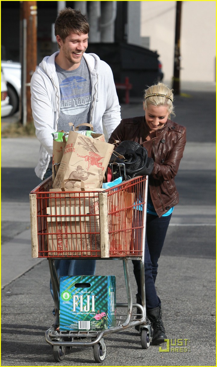 Ashley Tisdale & Scott Speer: Trader Joe's Joyful