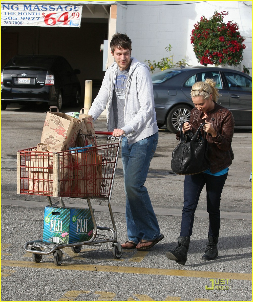 Ashley Tisdale & Scott Speer: Trader Joe's Joyful