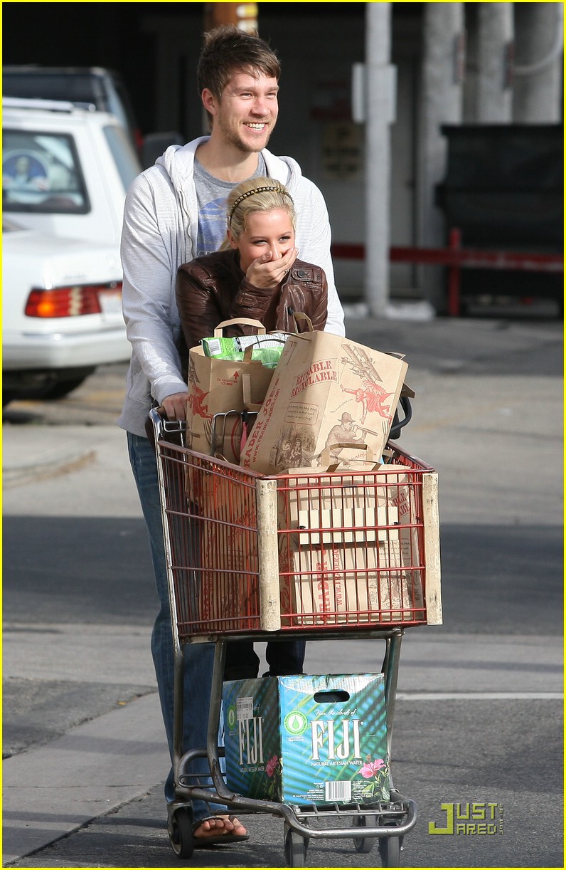 Ashley Tisdale & Scott Speer: Trader Joe's Joyful