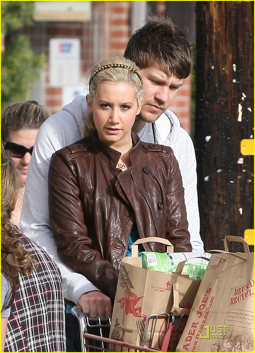 Ashley Tisdale & Scott Speer: Trader Joe's Joyful