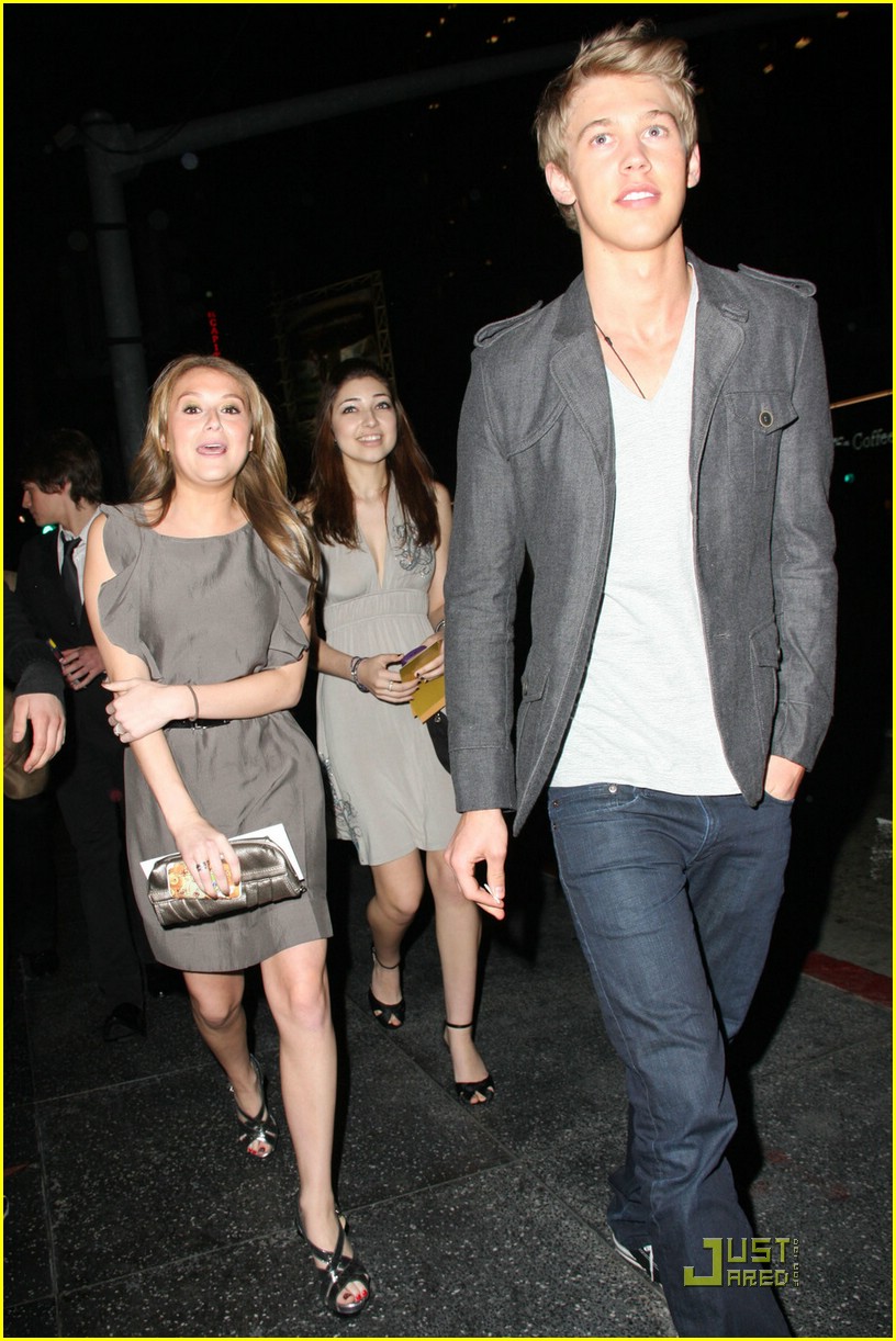 Alexa Vega Shows Off Engagement Ring