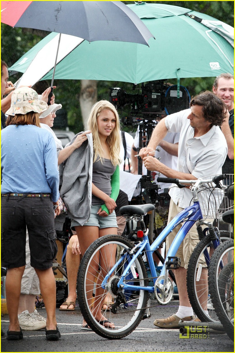 AnnaSophia Robb is Celery Sweet