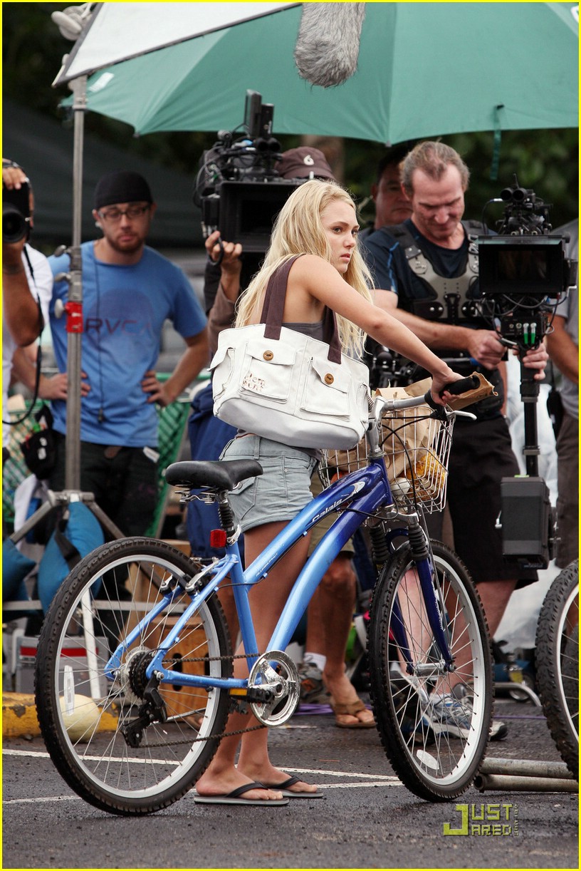 AnnaSophia Robb is Celery Sweet