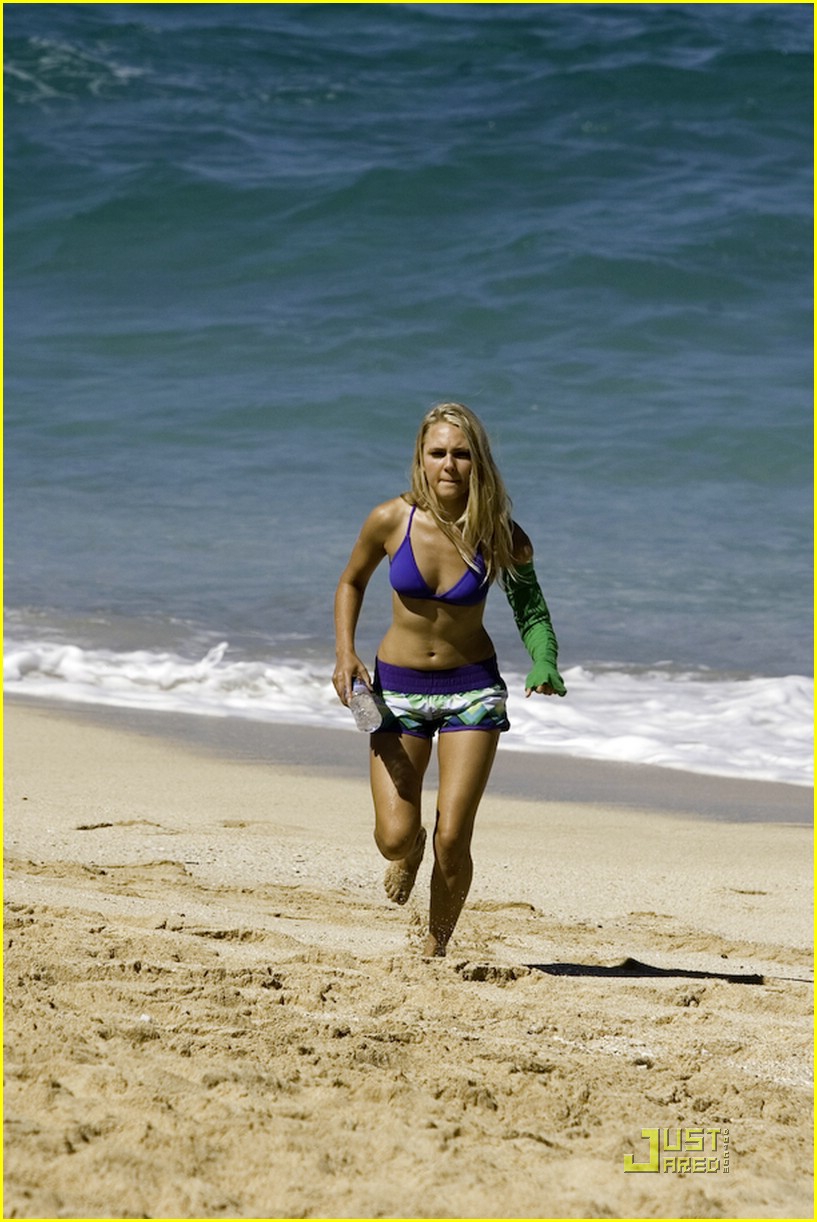 AnnaSophia Robb is Ready For the Waves