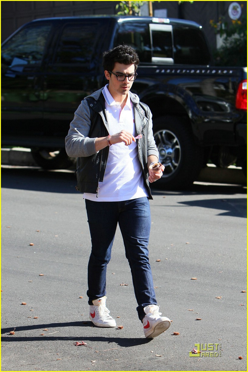 Joe & Nick Jonas: I Scream, You Scream, We All Scream For Ice Cream
