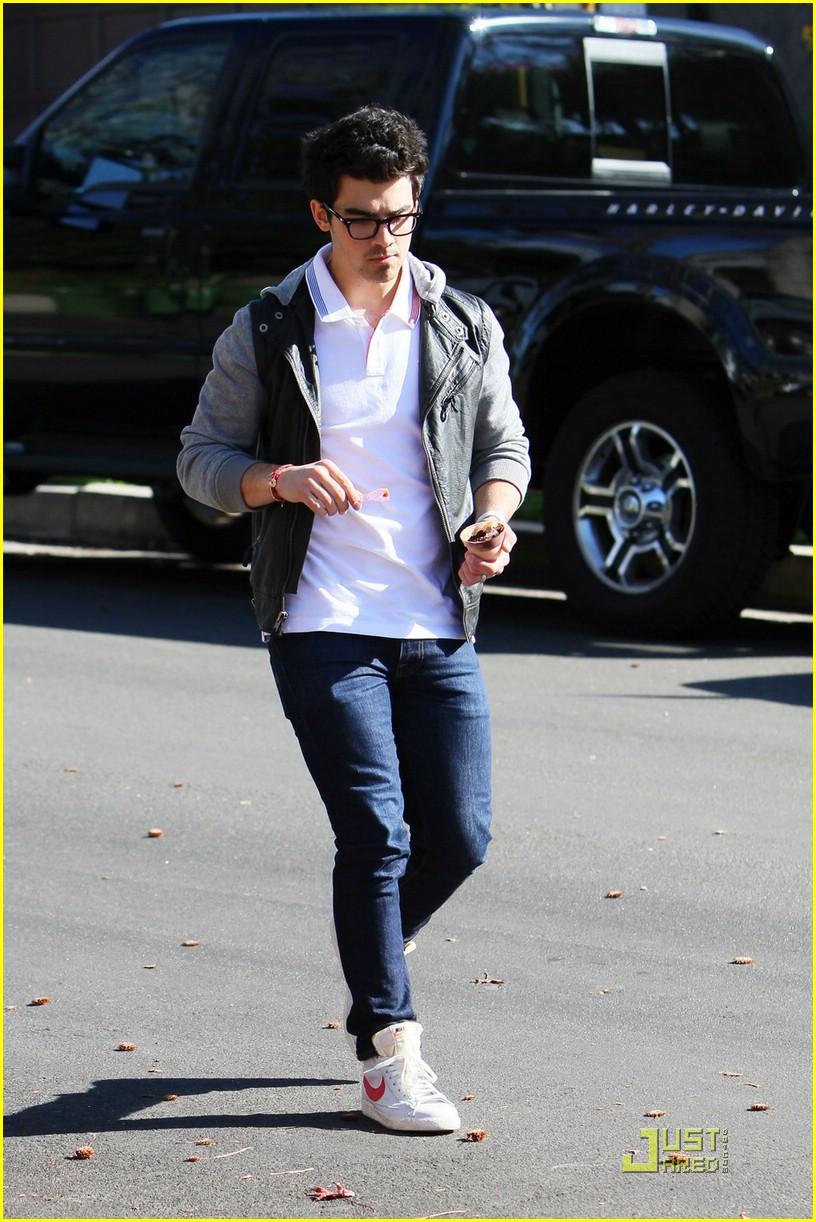 Joe & Nick Jonas: I Scream, You Scream, We All Scream For Ice Cream