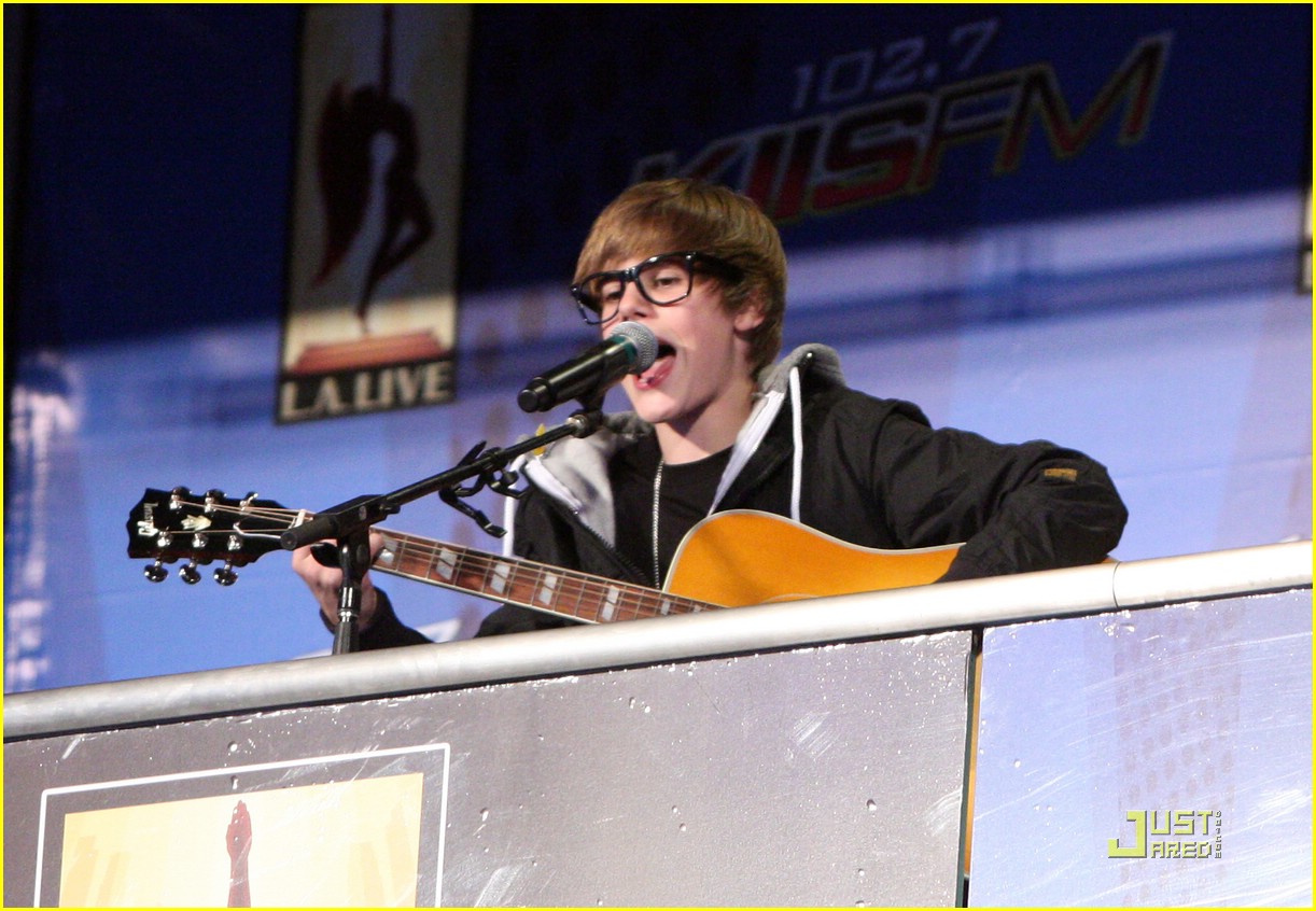 Justin Bieber Finally Makes His Free Concert
