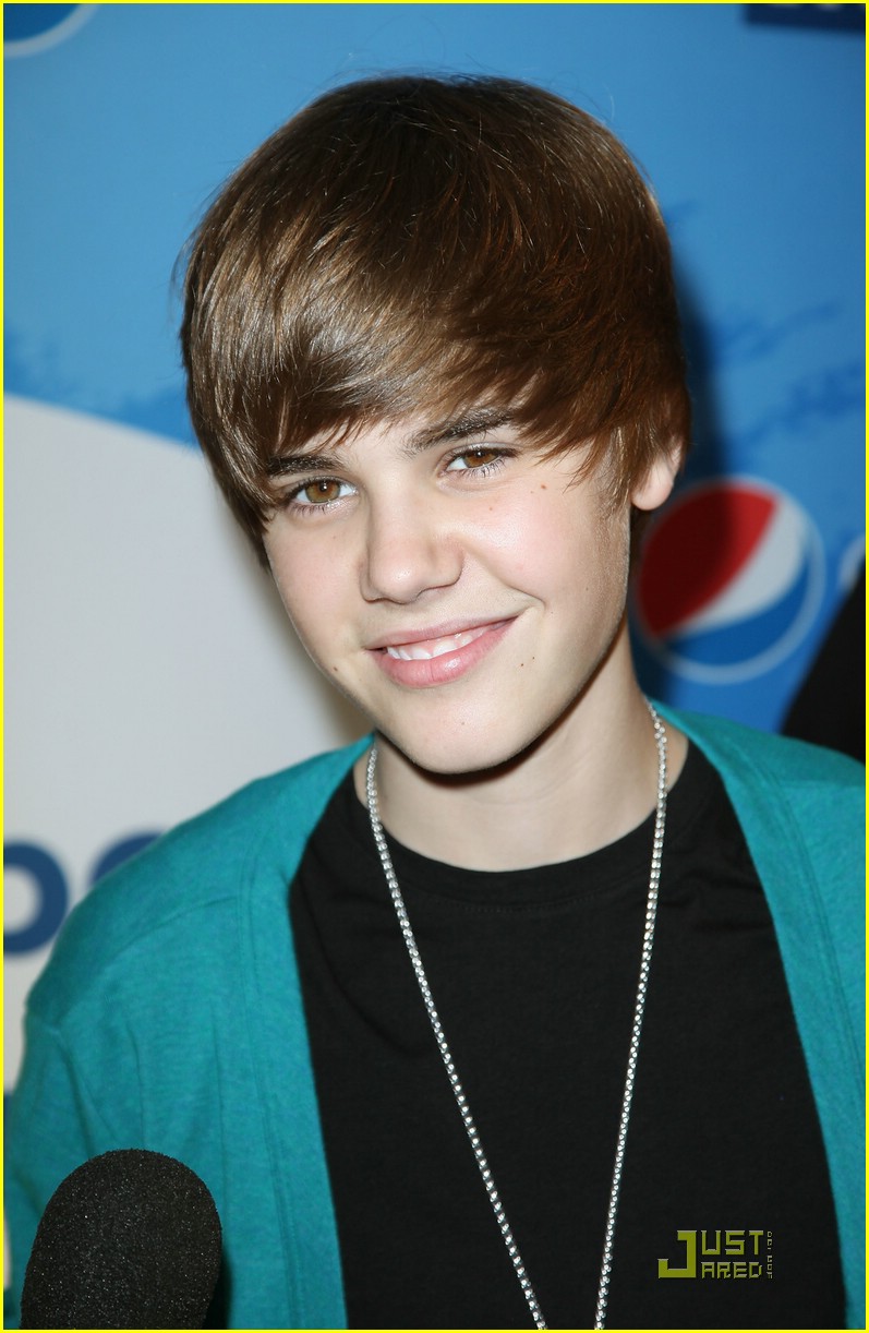 Justin Bieber Performs at Pepsi Fan Jam