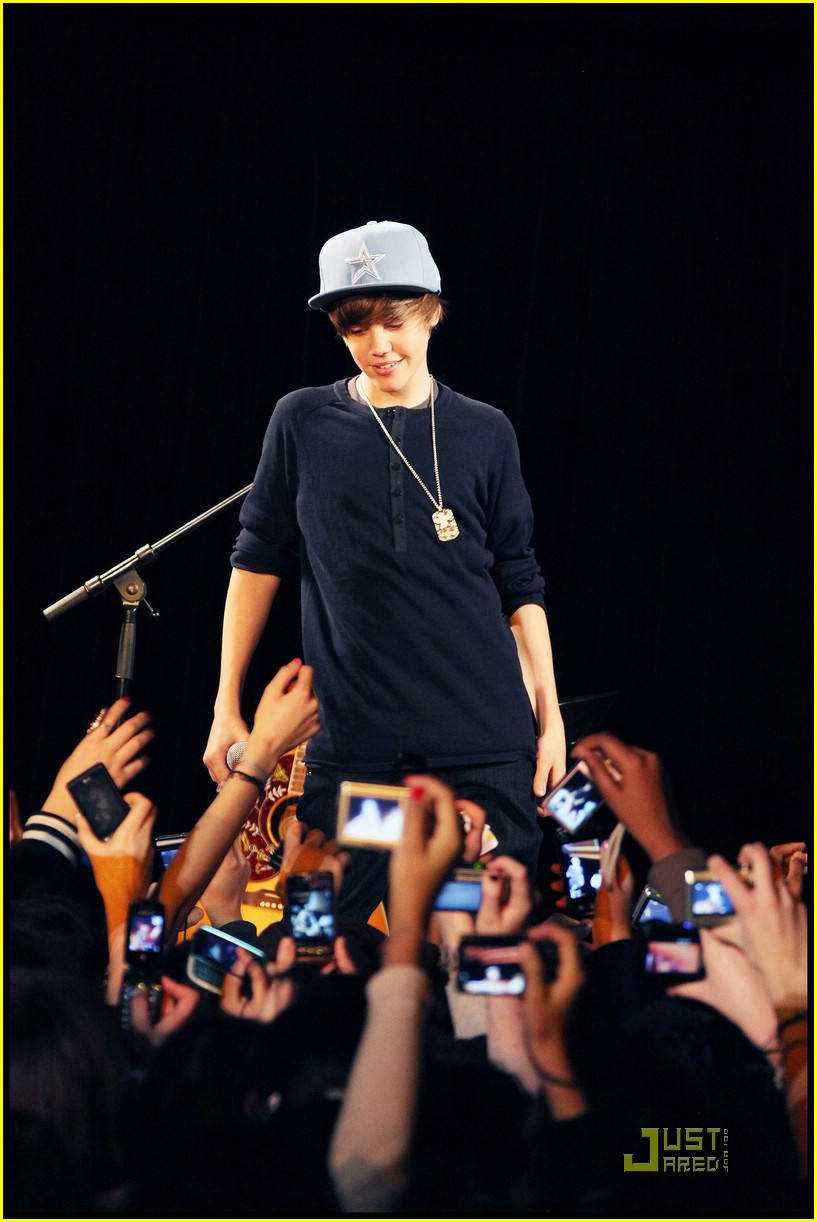Justin Bieber & Rihanna to Rock Kids Choice Awards