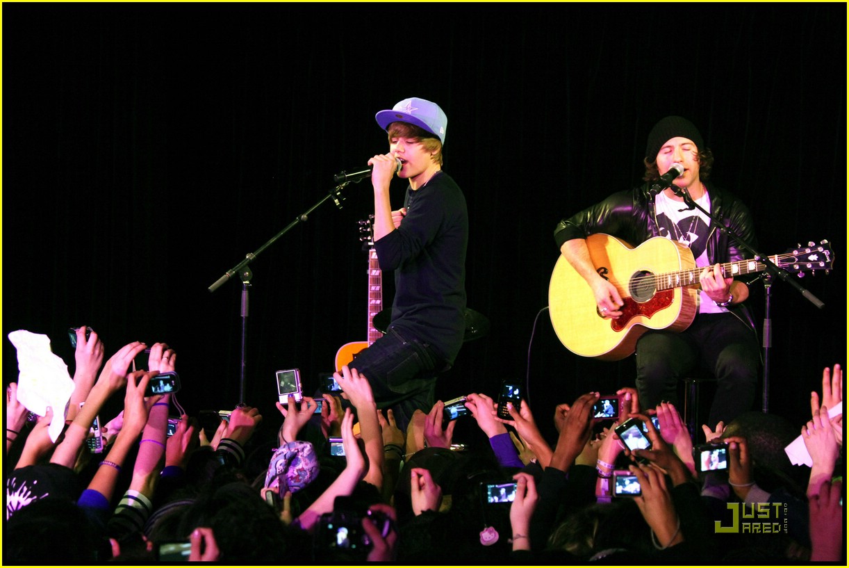 Justin Bieber & Rihanna to Rock Kids Choice Awards