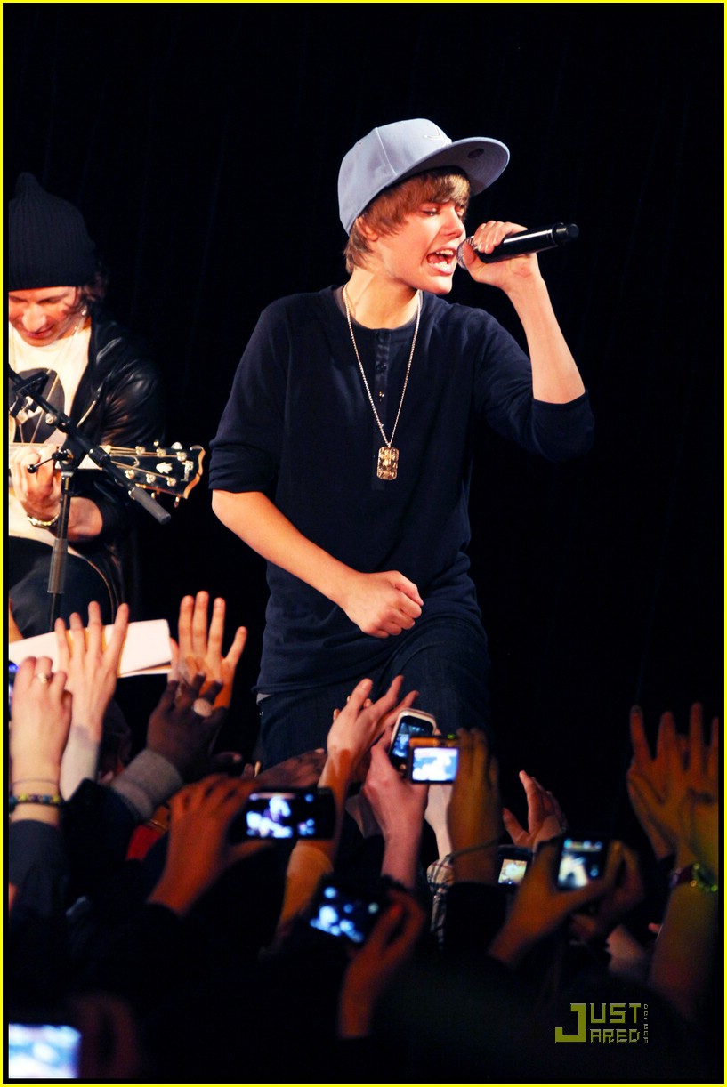 Justin Bieber & Rihanna to Rock Kids Choice Awards