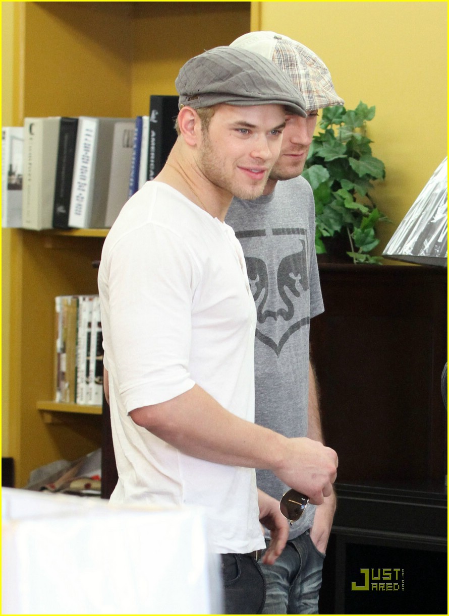 Kellan Lutz Makes A Bargain