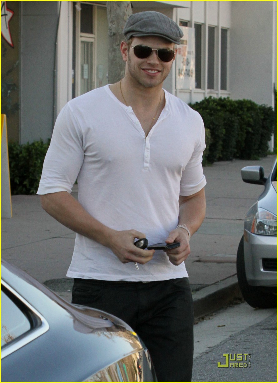 Kellan Lutz Makes A Bargain