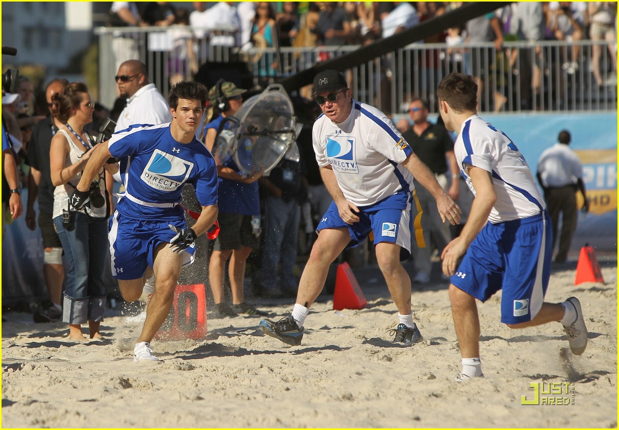 Taylor Lautner: Face To Sand Football Catch!