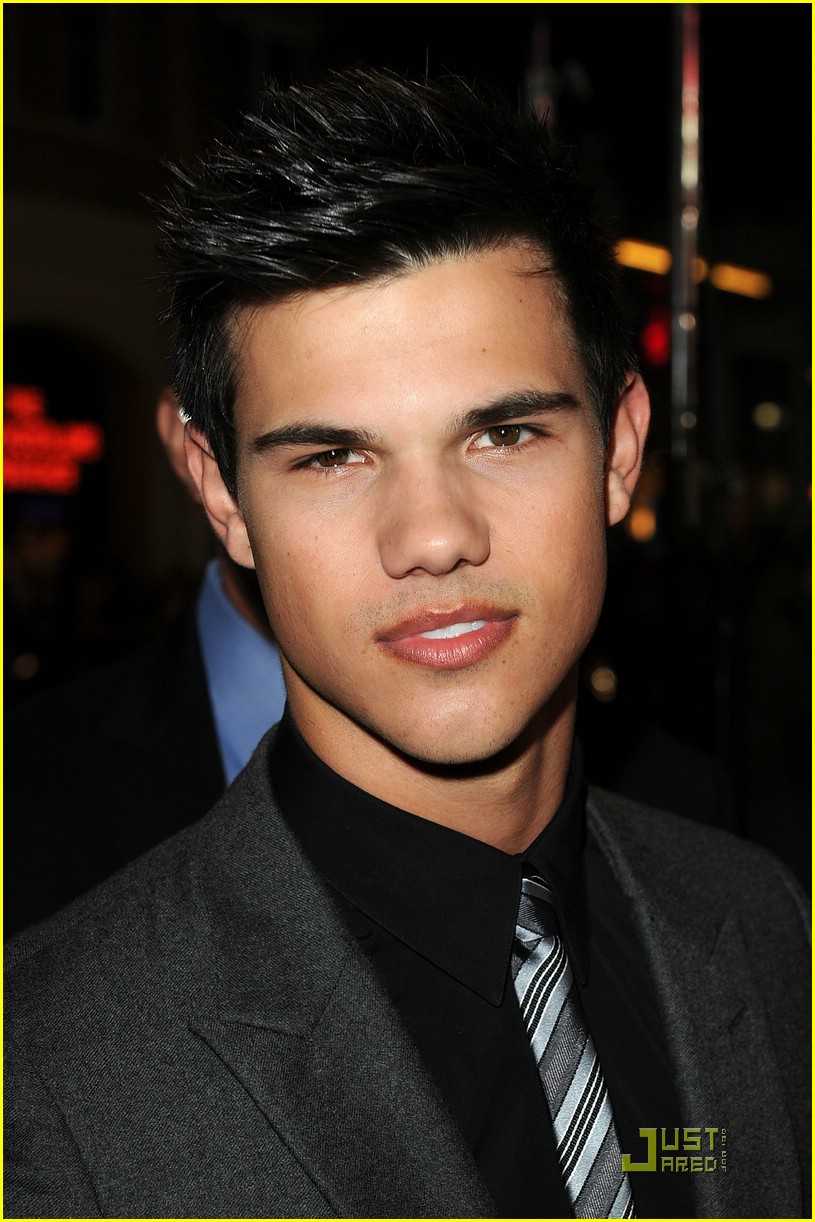 Taylor Lautner Premieres Valentine's Day
