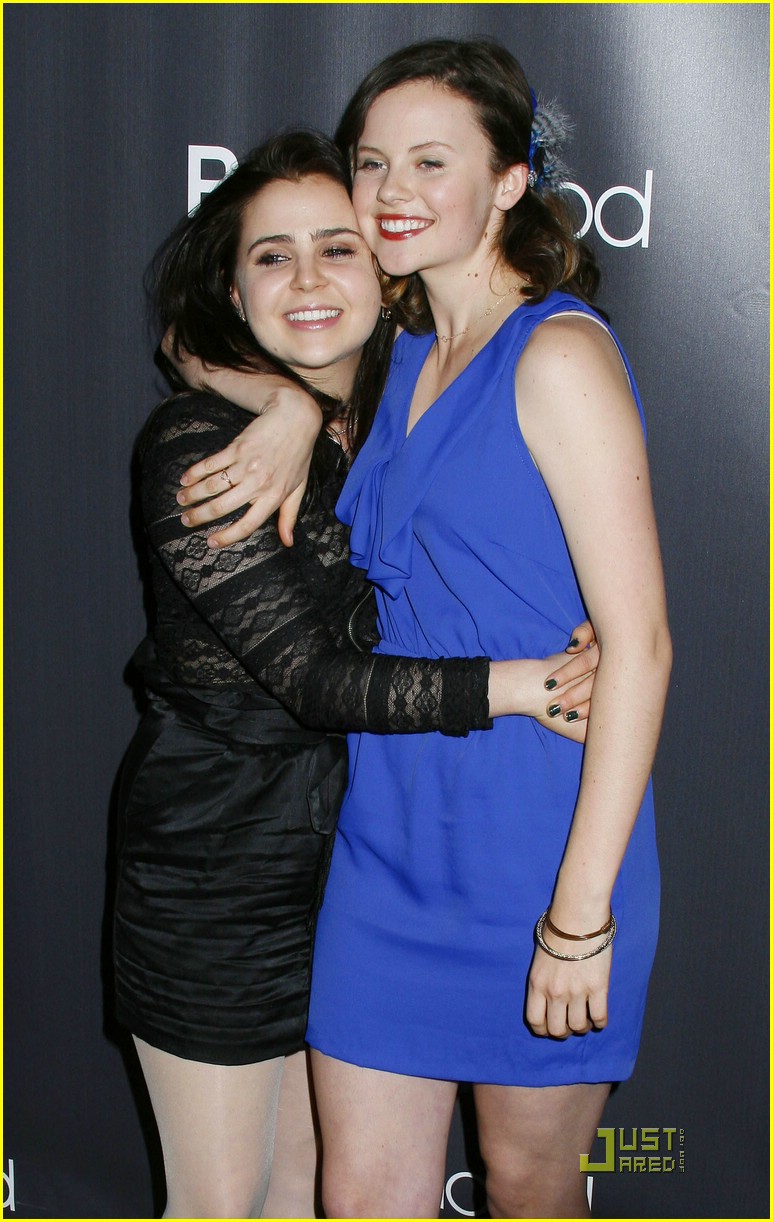 Mae Whitman is Parenthood Pretty