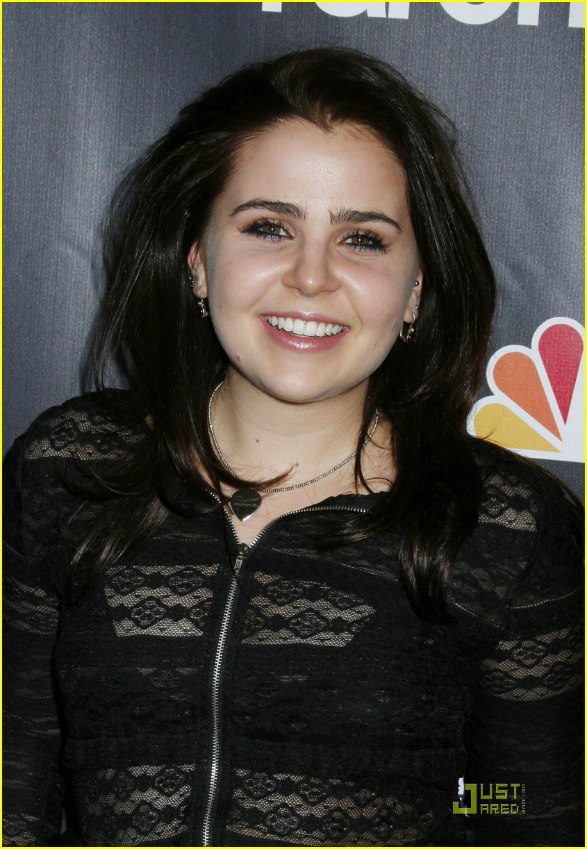 Mae Whitman is Parenthood Pretty