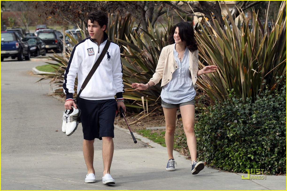 Selena Gomez & Nick Jonas Go Golfing