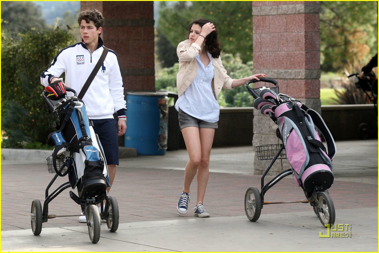 Selena Gomez & Nick Jonas Go Golfing