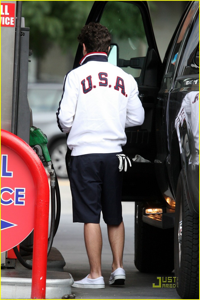 Selena Gomez & Nick Jonas Go Golfing