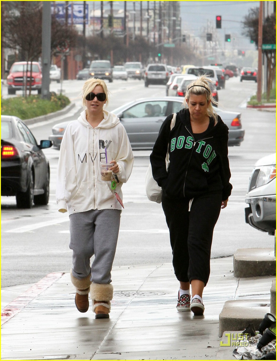 Ashley Tisdale & Haylie Duff are Coffee Cute