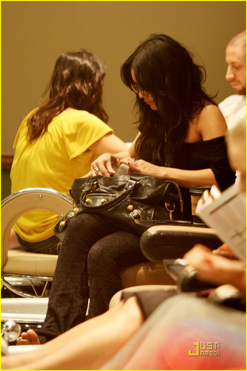 Vanessa Hudgens & Brittany Snow: Nail Salon Sweeties