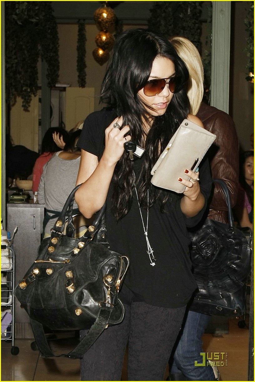 Vanessa Hudgens & Brittany Snow: Nail Salon Sweeties